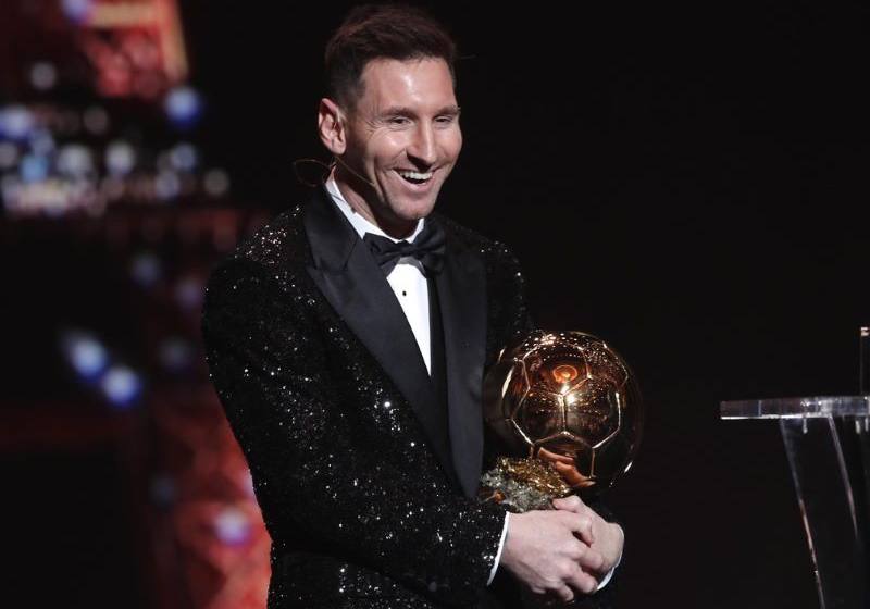  Messi conquista Bola de Ouro pela sétima vez e se isola ainda mais como maior vencedor.